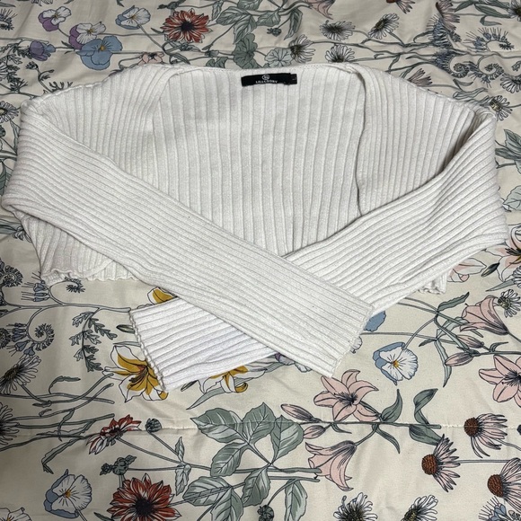 White Ribbed Knit bolero - Picture 1 of 2